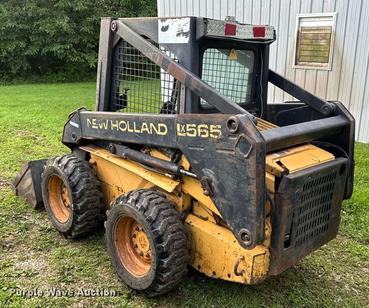 image for item EN4617 1995 New Holland LX565 skid steer loader