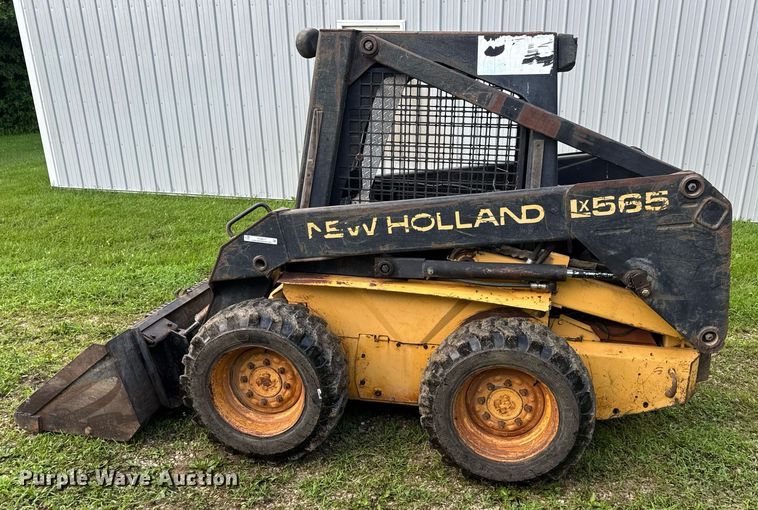 image for item EN4617 1995 New Holland LX565 skid steer loader