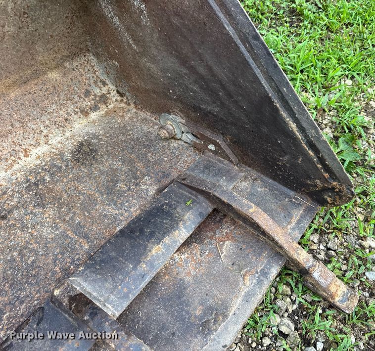 image for item EN4617 1995 New Holland LX565 skid steer loader