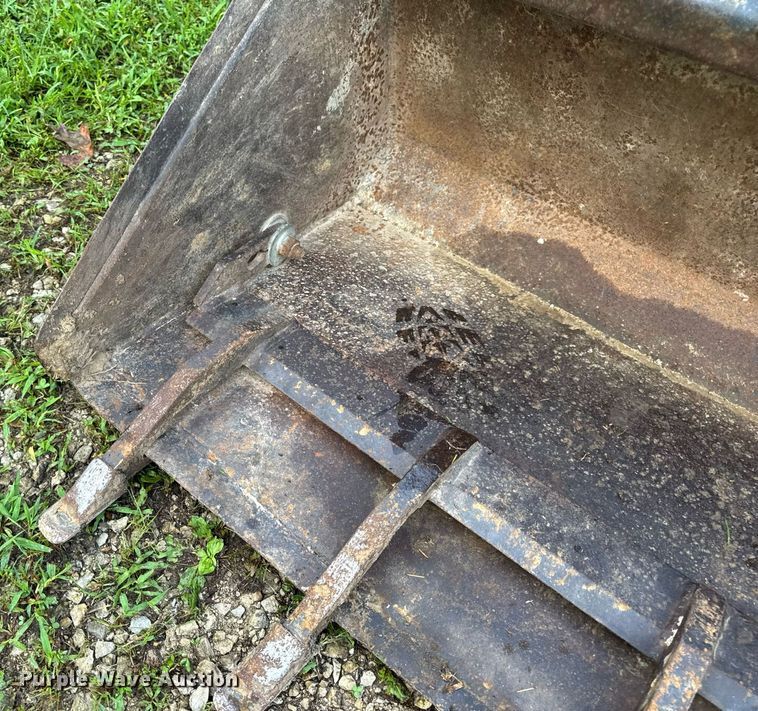 image for item EN4617 1995 New Holland LX565 skid steer loader