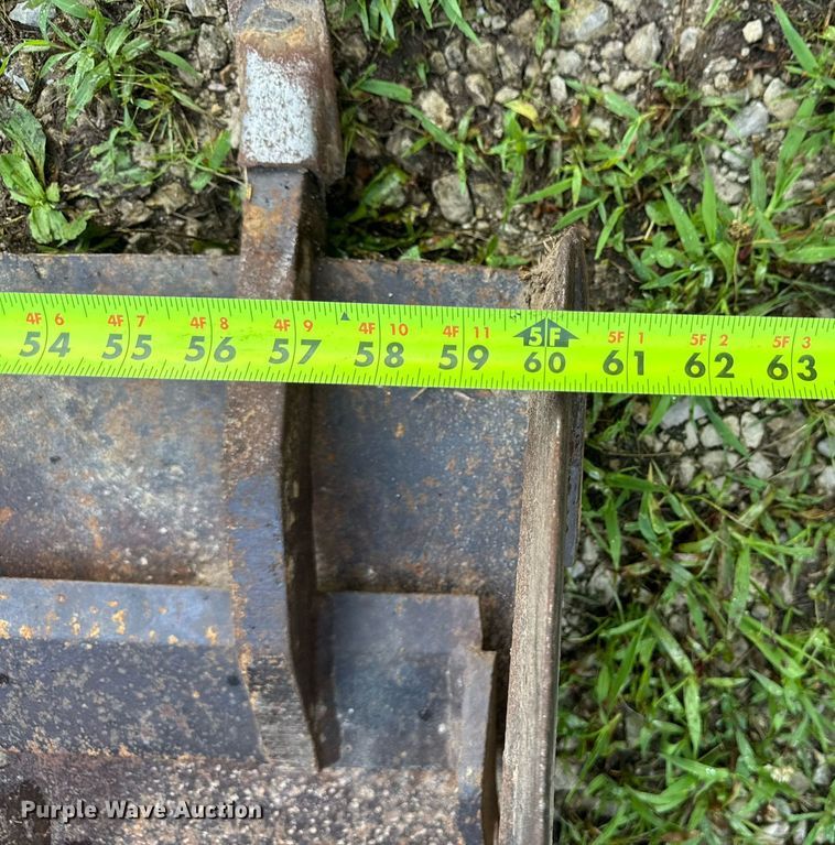 image for item EN4617 1995 New Holland LX565 skid steer loader