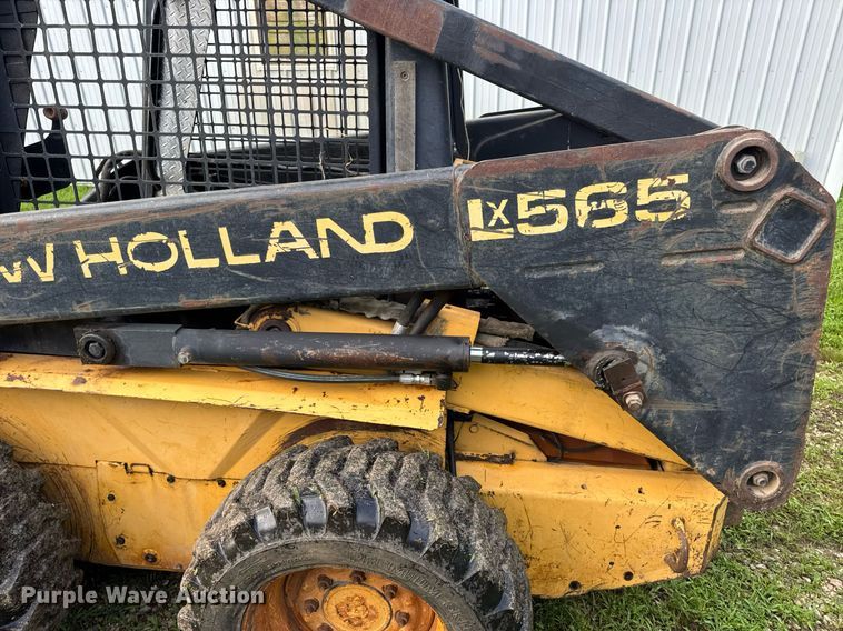 image for item EN4617 1995 New Holland LX565 skid steer loader