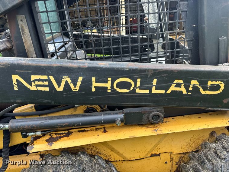 image for item EN4617 1995 New Holland LX565 skid steer loader