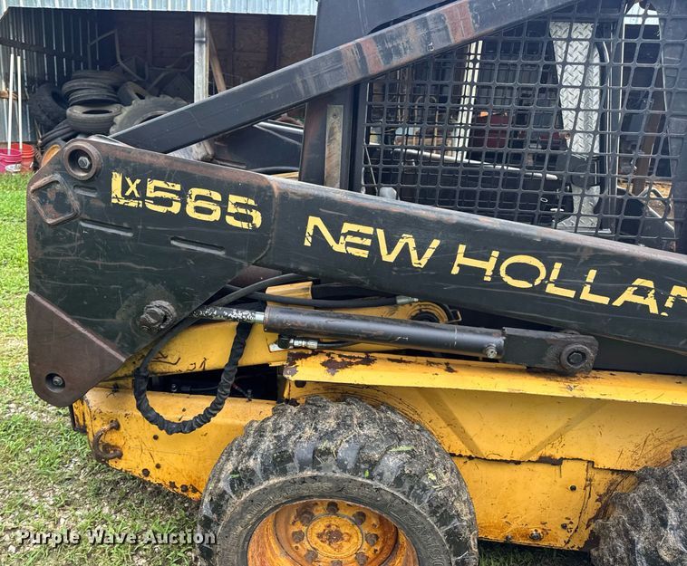 image for item EN4617 1995 New Holland LX565 skid steer loader
