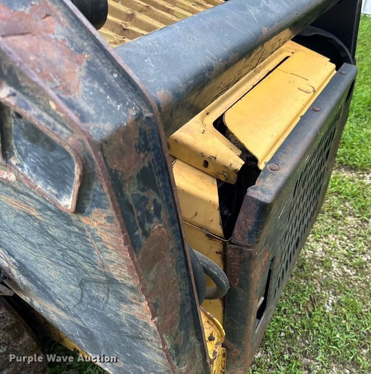 image for item EN4617 1995 New Holland LX565 skid steer loader