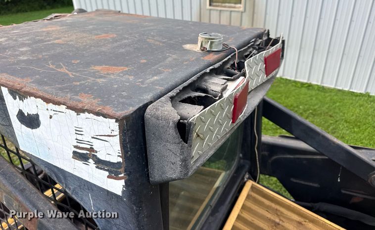 image for item EN4617 1995 New Holland LX565 skid steer loader