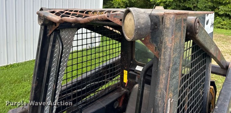 image for item EN4617 1995 New Holland LX565 skid steer loader