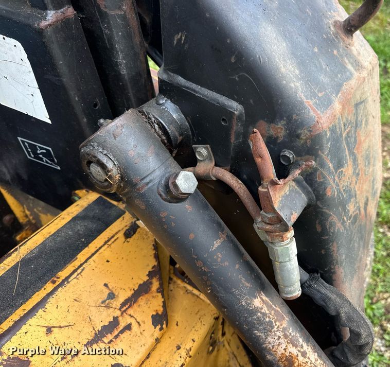 image for item EN4617 1995 New Holland LX565 skid steer loader