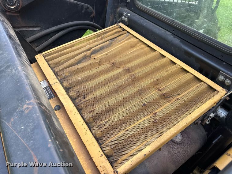 image for item EN4617 1995 New Holland LX565 skid steer loader