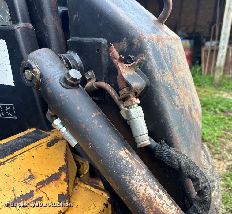 image for item EN4617 1995 New Holland LX565 skid steer loader