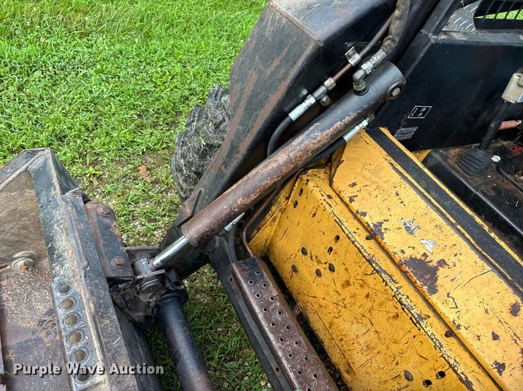 image for item EN4617 1995 New Holland LX565 skid steer loader