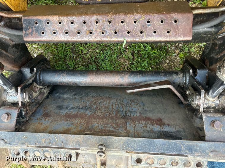 image for item EN4617 1995 New Holland LX565 skid steer loader