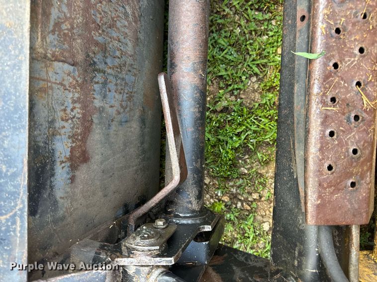 image for item EN4617 1995 New Holland LX565 skid steer loader