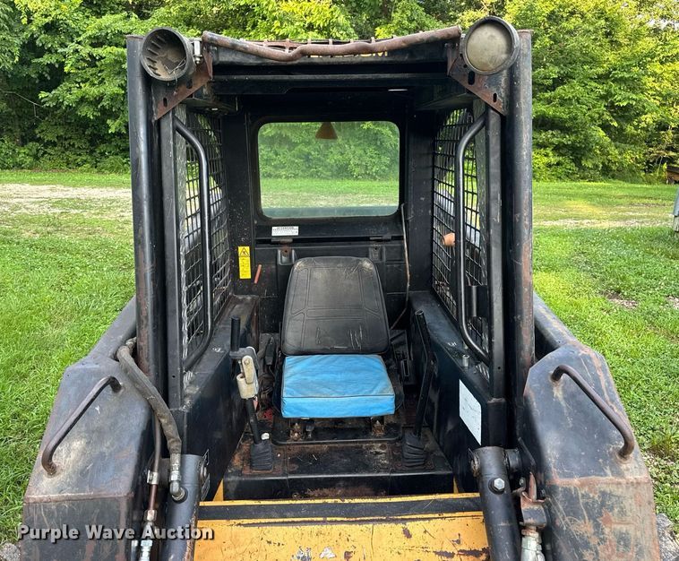 image for item EN4617 1995 New Holland LX565 skid steer loader