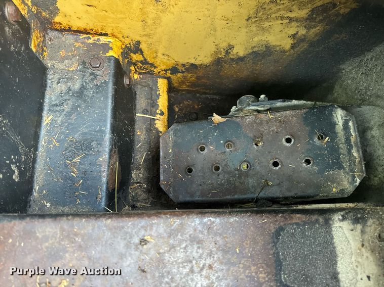 image for item EN4617 1995 New Holland LX565 skid steer loader