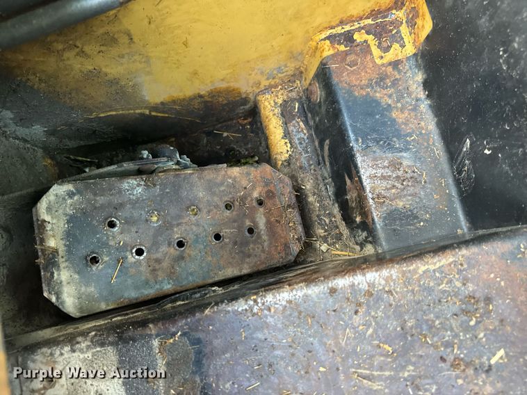 image for item EN4617 1995 New Holland LX565 skid steer loader