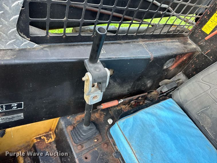 image for item EN4617 1995 New Holland LX565 skid steer loader