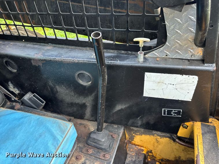 image for item EN4617 1995 New Holland LX565 skid steer loader