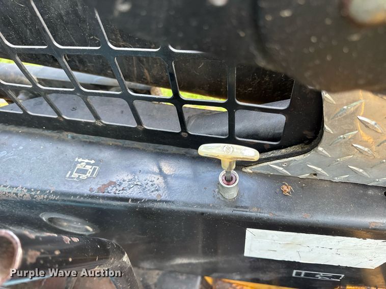 image for item EN4617 1995 New Holland LX565 skid steer loader