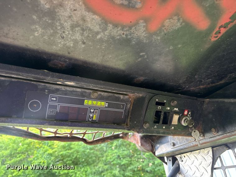 image for item EN4617 1995 New Holland LX565 skid steer loader