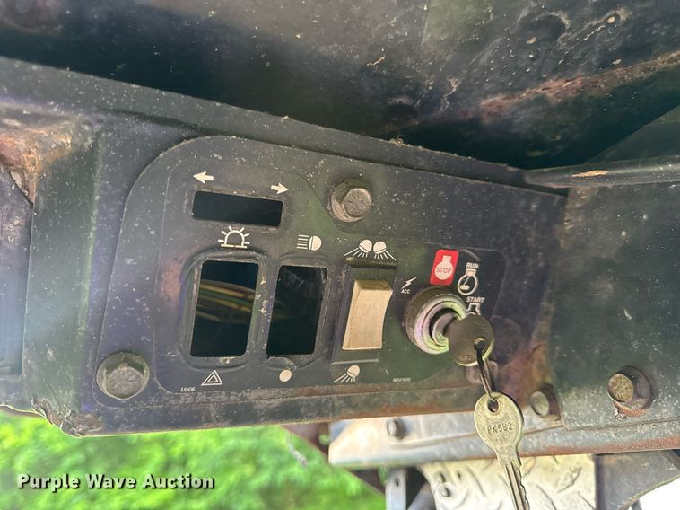 image for item EN4617 1995 New Holland LX565 skid steer loader