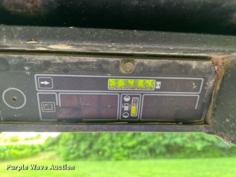 image for item EN4617 1995 New Holland LX565 skid steer loader