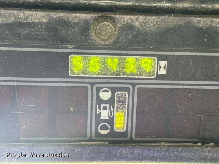 image for item EN4617 1995 New Holland LX565 skid steer loader