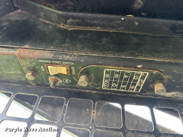 image for item EN4617 1995 New Holland LX565 skid steer loader