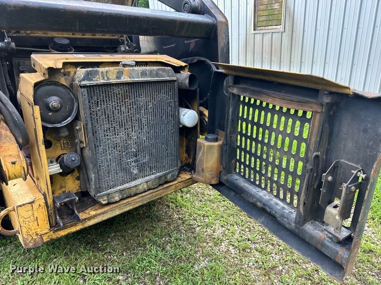 image for item EN4617 1995 New Holland LX565 skid steer loader