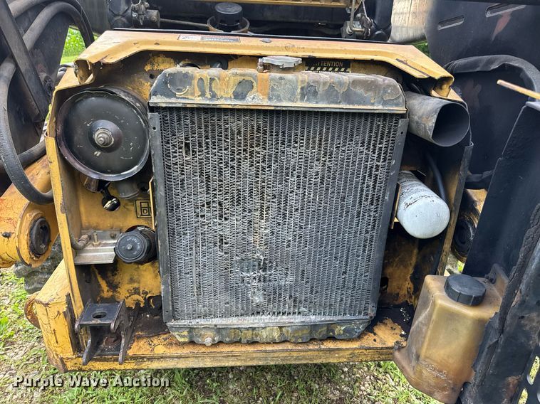 image for item EN4617 1995 New Holland LX565 skid steer loader