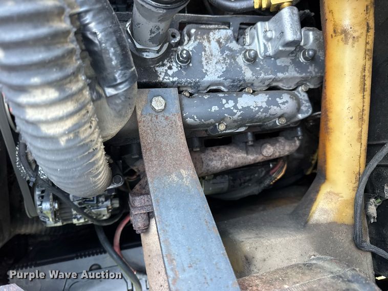 image for item EN4617 1995 New Holland LX565 skid steer loader