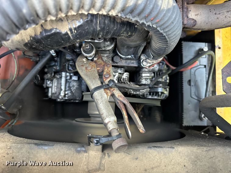 image for item EN4617 1995 New Holland LX565 skid steer loader