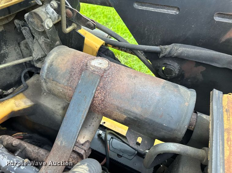 image for item EN4617 1995 New Holland LX565 skid steer loader