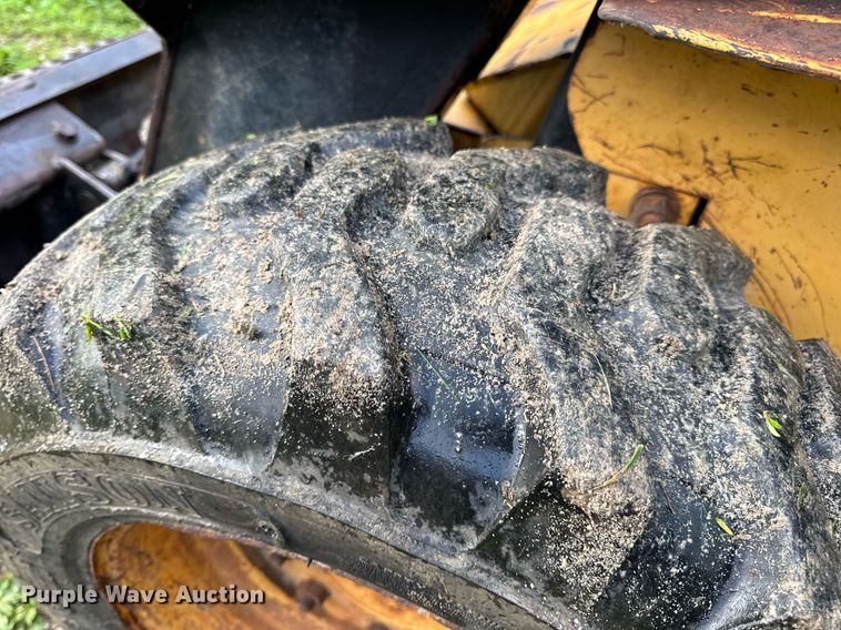 image for item EN4617 1995 New Holland LX565 skid steer loader