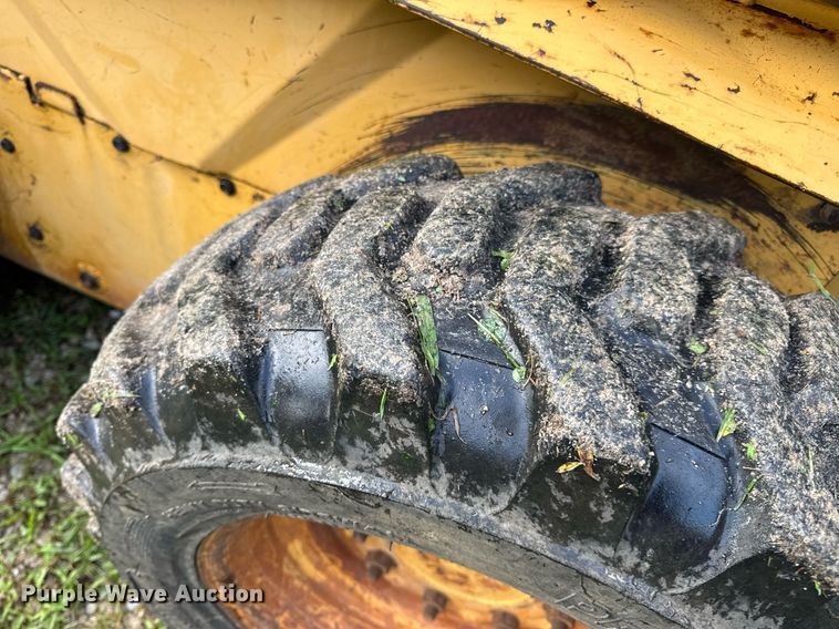 image for item EN4617 1995 New Holland LX565 skid steer loader