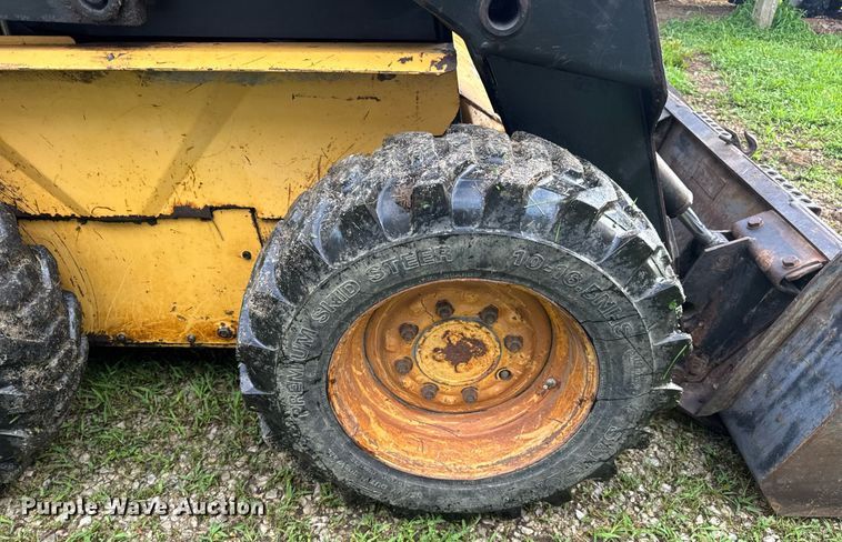 image for item EN4617 1995 New Holland LX565 skid steer loader