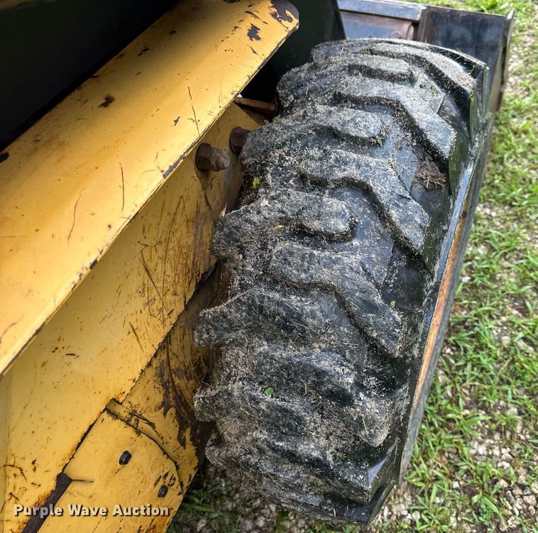 image for item EN4617 1995 New Holland LX565 skid steer loader