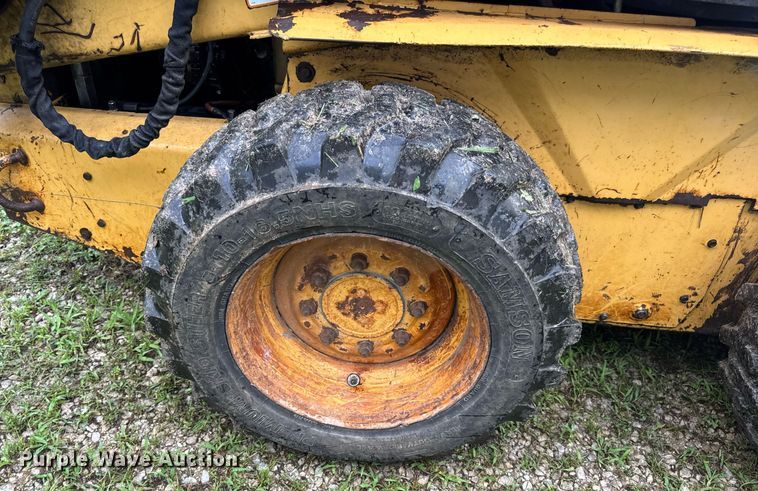 image for item EN4617 1995 New Holland LX565 skid steer loader