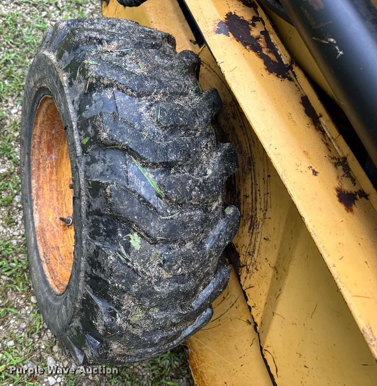 image for item EN4617 1995 New Holland LX565 skid steer loader