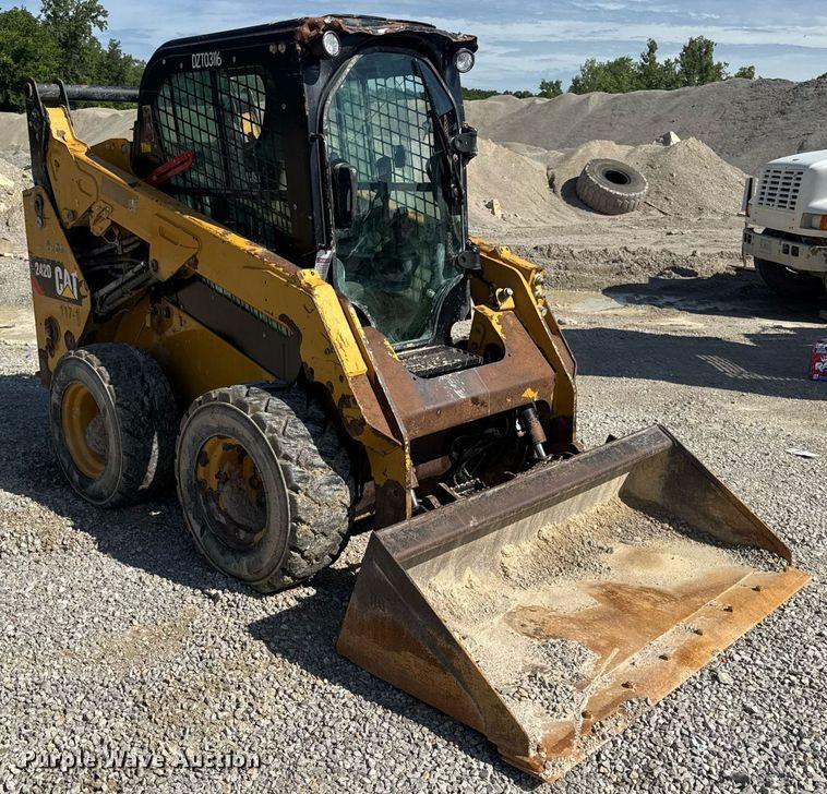 image for item EN4621 2016 Caterpillar 242D skid steer loader