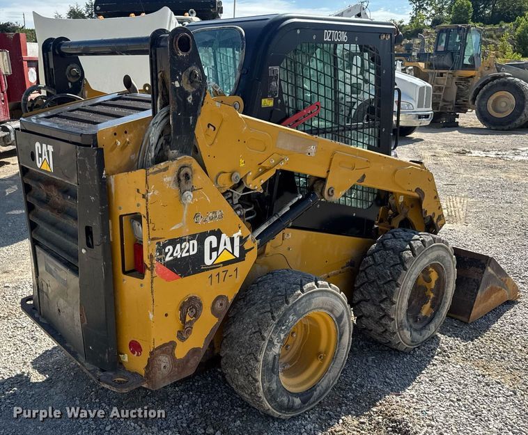 image for item EN4621 2016 Caterpillar 242D skid steer loader