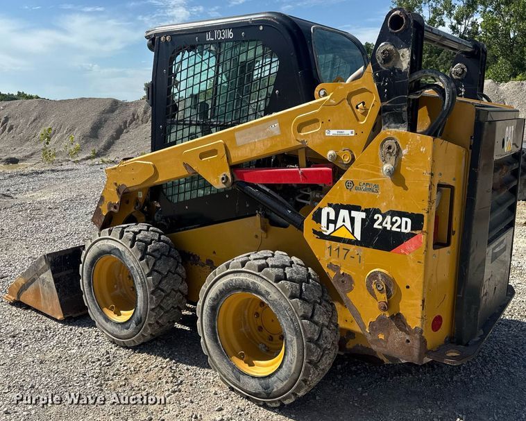 image for item EN4621 2016 Caterpillar 242D skid steer loader