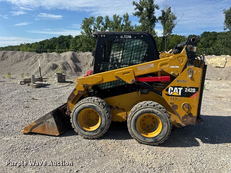 image for item EN4621 2016 Caterpillar 242D skid steer loader