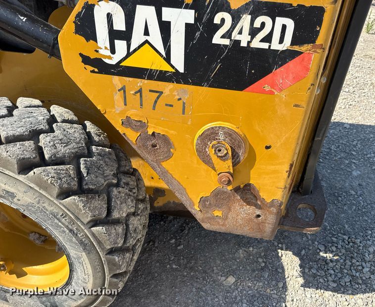 image for item EN4621 2016 Caterpillar 242D skid steer loader