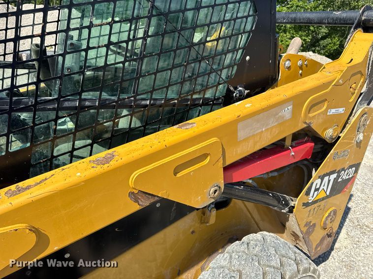 image for item EN4621 2016 Caterpillar 242D skid steer loader