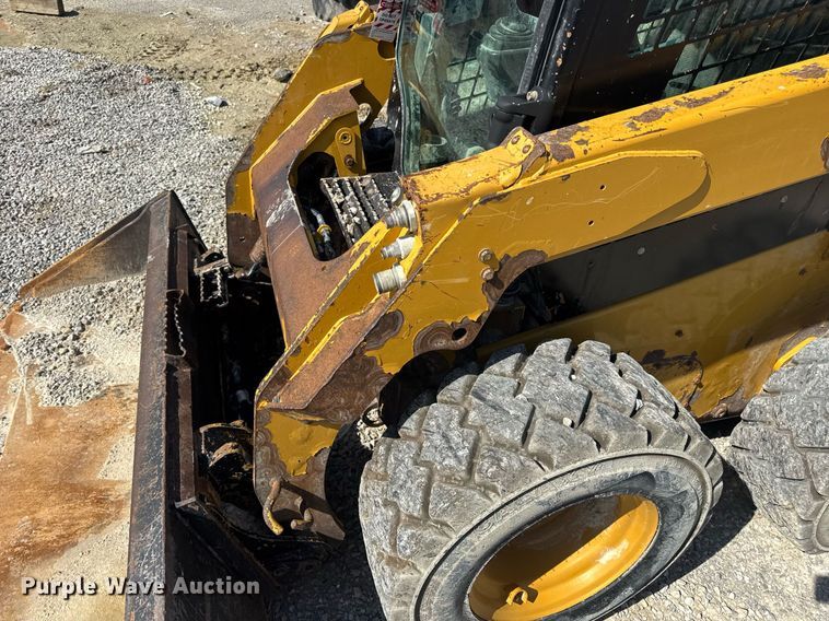 image for item EN4621 2016 Caterpillar 242D skid steer loader