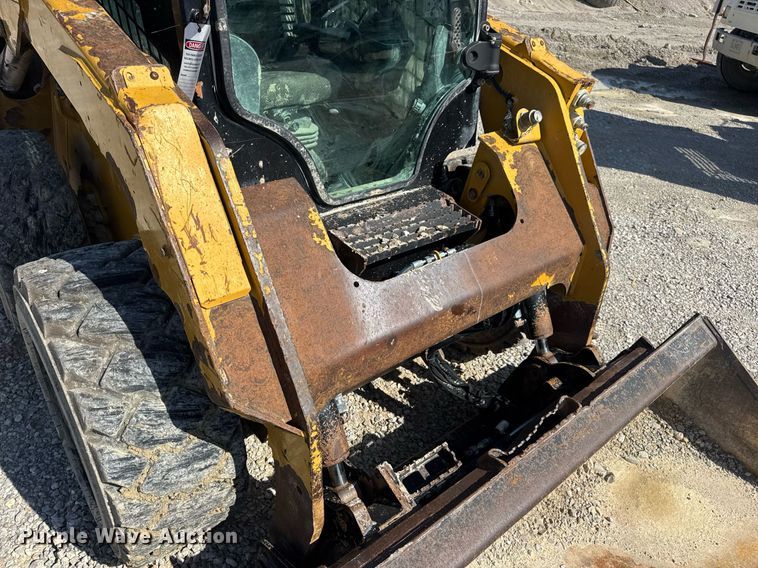 image for item EN4621 2016 Caterpillar 242D skid steer loader