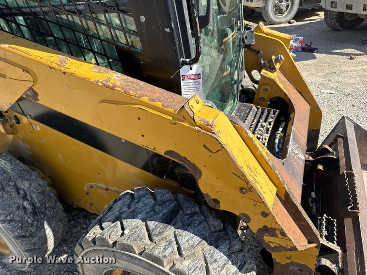 image for item EN4621 2016 Caterpillar 242D skid steer loader