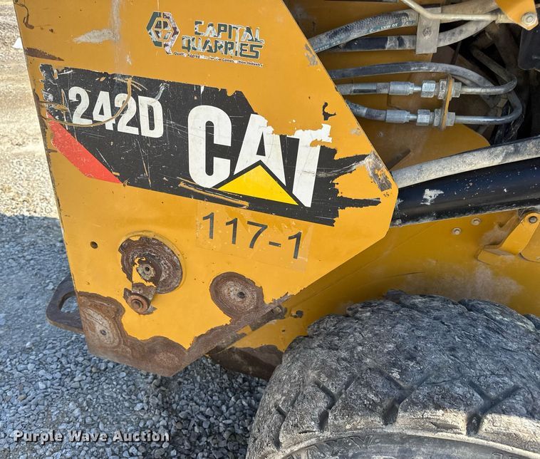 image for item EN4621 2016 Caterpillar 242D skid steer loader