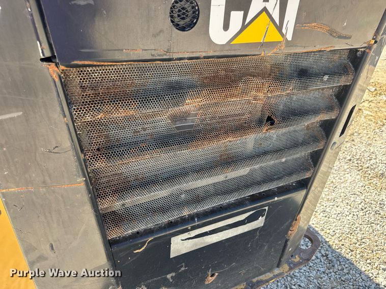 image for item EN4621 2016 Caterpillar 242D skid steer loader